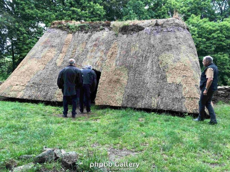 Reconstitution d'une hutte