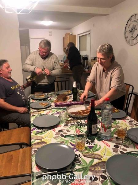 Après l'effort.... Repas pris en commun au logement loué