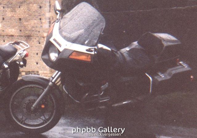 Ma SilverWing 650 et son top-case Interstate, Provins 1991.